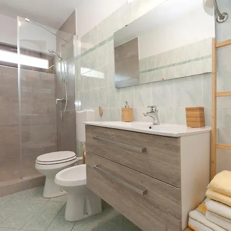 Apartment Rr *